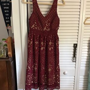 Chic Burgundy Lace Midi Dress
